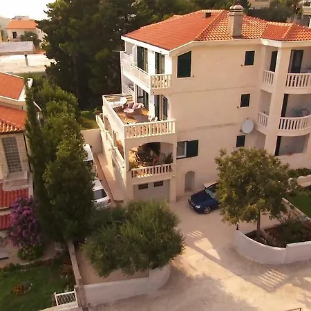 Ana Apartment *